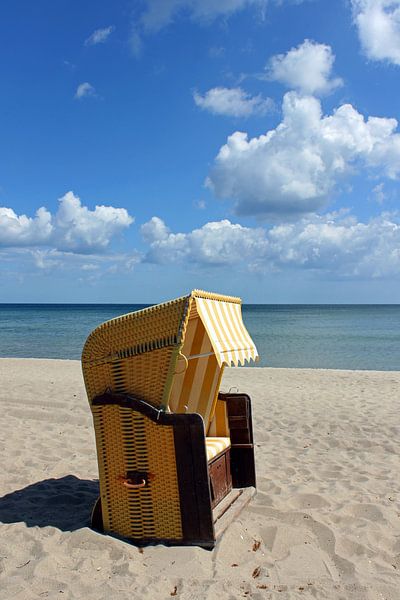 Gelber Strandkorb van Ostsee Bilder