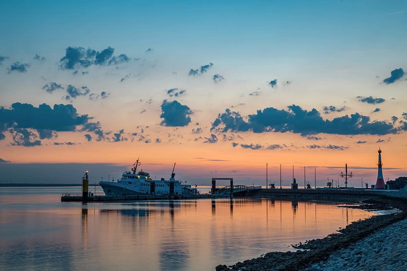 Bremerhaven - Sonnenuntergang am Hafen von Sabine Wagner