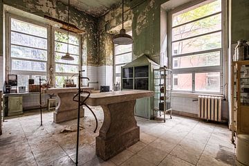 Abandoned pathology in Portugal by Gentleman of Decay