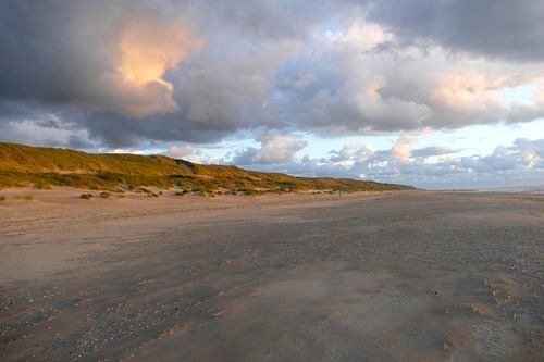 Ambiance surréaliste le soir sur la plage