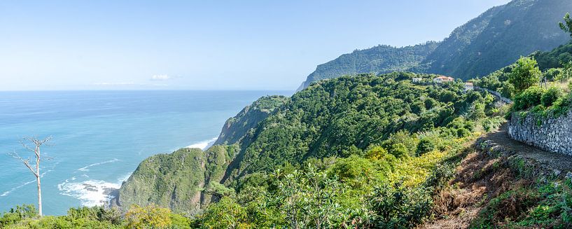 Uitzicht vanaf de noordkust van Madeira van Bram van der Meer