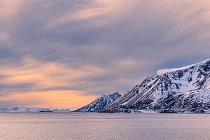 Berge und Felsen im Winter in der Finnmark in Norwegen