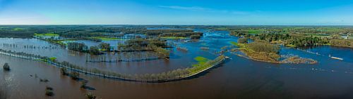 Vecht hoge waterstand overstroming bij de stuw van Vilsteren
