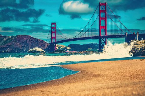 Golden Gate en branding bij Baker Beach, San Francisco, VS
