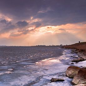 Sunlight at the ice of the Markermeer sur Freek Rooze