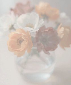 Blumenstillleben in Pastellfarben