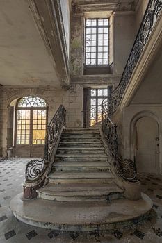 Treppe in verlassenem Schloss
