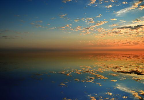 Weerspiegeling van de hemel in het water