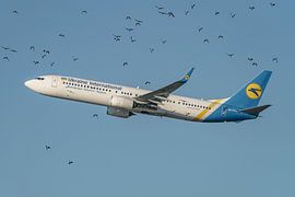 Opgestegen Ukraine International Airlines Boeing 737.