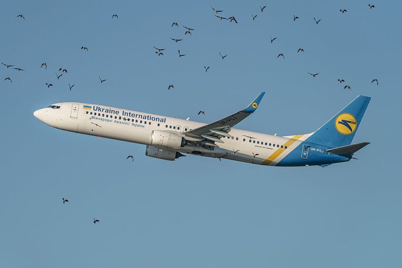 Take-off Ukraine International Airlines Boeing 737. by Jaap van den Berg