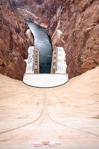 Over de rand. Hoover Dam USA van Remco Bosshard