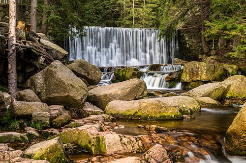 Wilde waterval in Karpacz in het Reuzengebergte 3