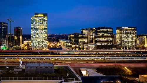Amsterdam Zuidas am Abend
