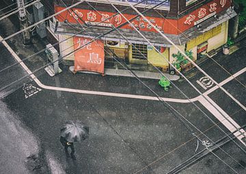 Regen in Tokio (Japan) van Marcel Kerdijk