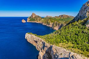 Cap de Formentor, beeindruckende Felsenküste auf Mallorca, Spanien Mittelmeer von Alex Winter