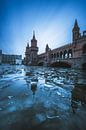 Berlin Oberbaumbrücke an einem Winterag von Jean Claude Castor Miniaturansicht