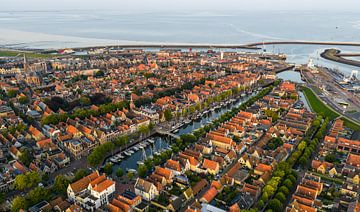 Harlingen in de Ochtend – Historische Havenstad bij Zacht Licht van Ewold Kooistra