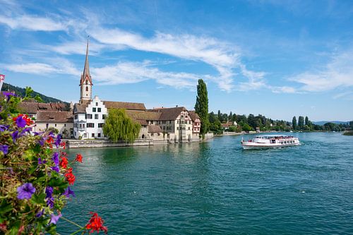 Stein am Rhein aan de oever van de Rijn in de zomer
