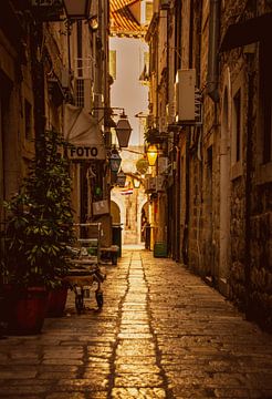 Straat in Dubrovnik by Jeroen Bussers
