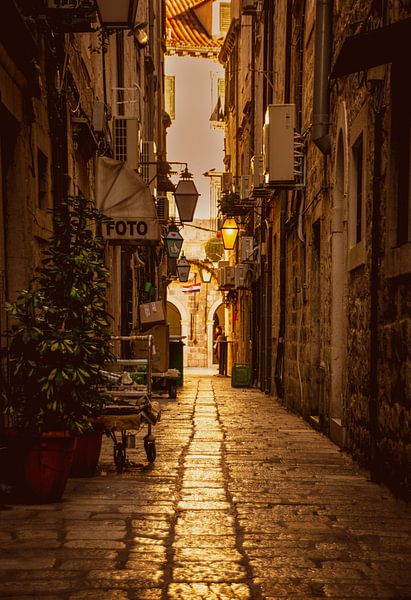Straat in Dubrovnik van Jeroen Bussers