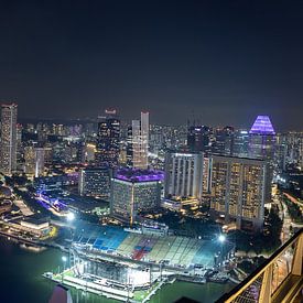 Skyline von Singapur in der Dunkelheit von Jordy Blokland