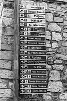 Wegwijzer in Assisi