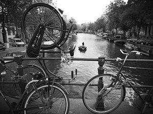 Amsterdamse gracht & fietsen van Marianna Pobedimova