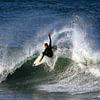 Surfer sur la grande vague sur insideportugal