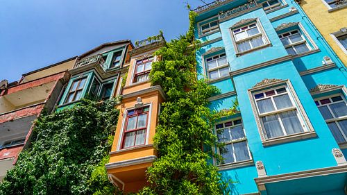 Kleurrijke huizen in Balat in Istanboel, Turkije