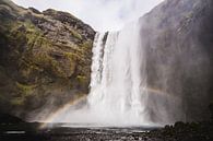 Skogafoss waterval IJsland met regenboog van Kim van Dijk thumbnail