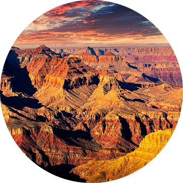 Natuurlijke Wonderkloof en Colorado Rivier Grand Canyon Nationaal Park in Arizona USA met Bewolking van Dieter Walther