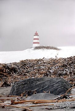 Vuurtoren van Alnes in the winter, Godøy, Noorwegen van qtx