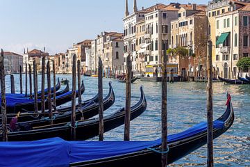 Gondels in Venetië van JGS-DigitalArt
