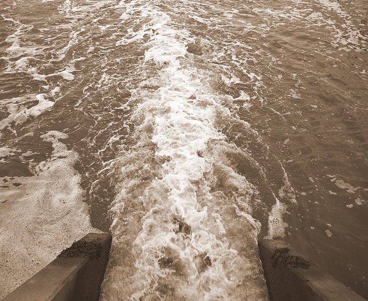 Fließendes Wasser von Jose Lok