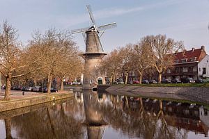 Windmühle im historischen Schiedam von Rob Boon