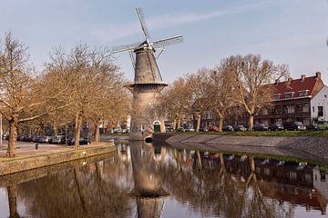 Moulin à vent dans le quartier historique de Schiedam sur Rob Boon