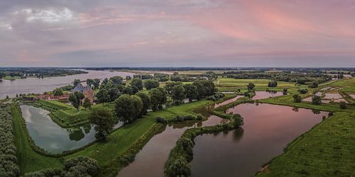 Loevestein, früh am Morgen von Henri Ton