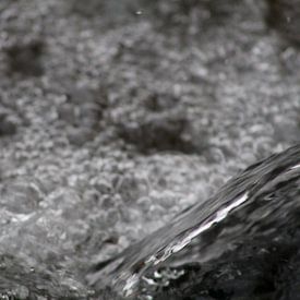 Mineralwasser mit Kohlensäure von UN fotografie