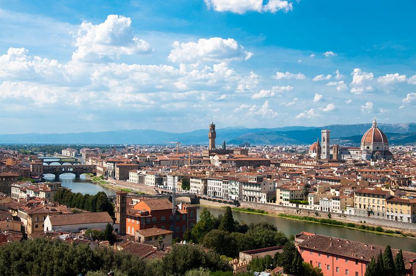 Vue sur la ville de Florence en Italie depuis la place Piazzale Michelangelo par Jacqueline Groot