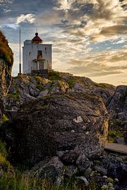 Ulla-Leuchtturm an einem warmen Sommertag, Haramsøya, Ålesund, Norwegen von qtx