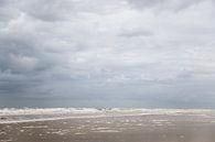 Wolken en strand op schiermonnikoog van Karijn | Fine art Natuur en Reis Fotografie thumbnail