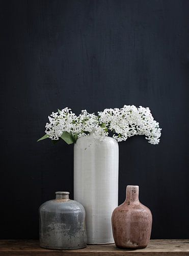 Stilleben mit weißem Flieder