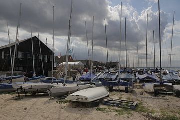 Whitstable UK, bootjes aan het strand von Ton Reijnaerdts