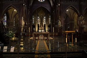 Altar in der Titus Brandsma-Gedächtniskirche Leeuwarden