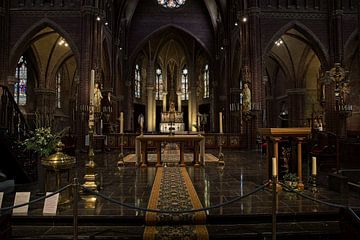 Altaar in de Titus Brandsma Gedachteniskerk Leeuwarden van Rob Boon