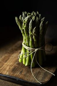 Pointes d'asperges vertes sur Paulien Hofstede