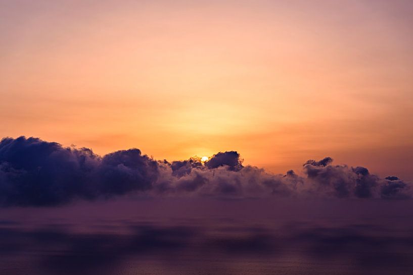 Lever de soleil sur la mer vu de la côte espagnole. par Arte D'España