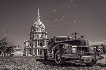 klassieke oude Cadillac in Parijs in zwart-wit van Patrick Löbler