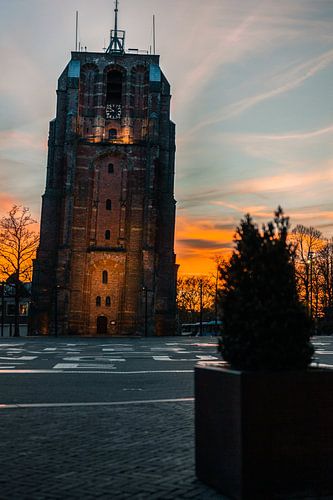 Der Oldehove in Leeuwarden mit Sonnenuntergang