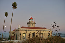 Blaue Stunde am Leuchtturm (Farol) an der Ponta da Piedade an der Algarve von Silva Wischeropp